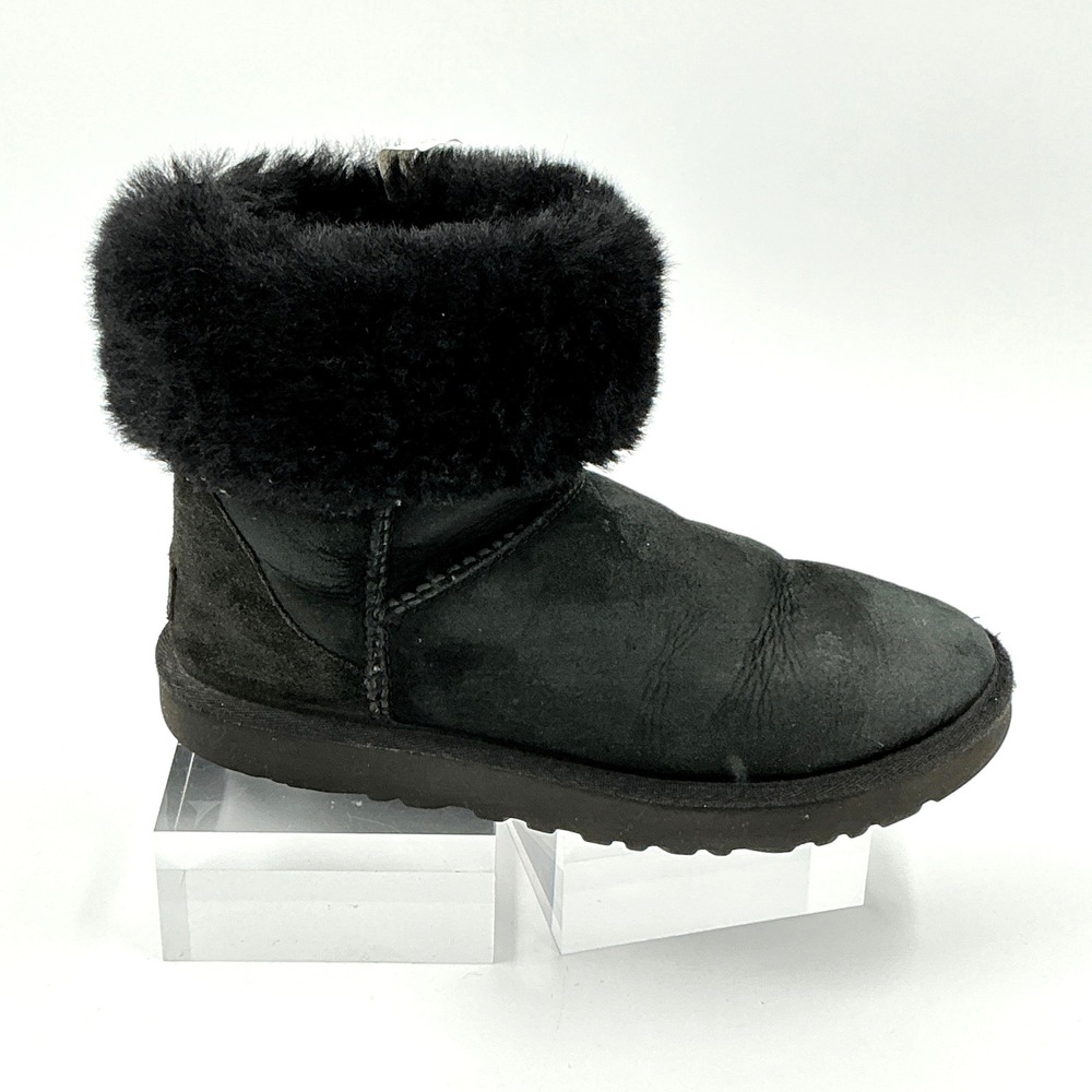 UGG Size 6 Classic Short II Black Shearling Suede Boots Womens MSRP $170
